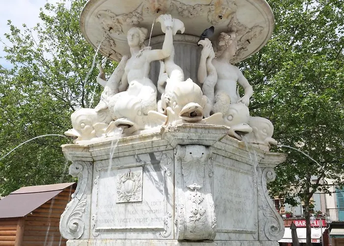 Apartament Penthouse Overlooking Place Carnot